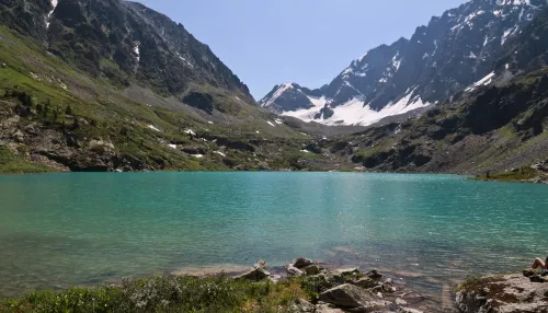 Вода и скалы: как выглядят высокогорные озера Усть-Коксинского района. Фото