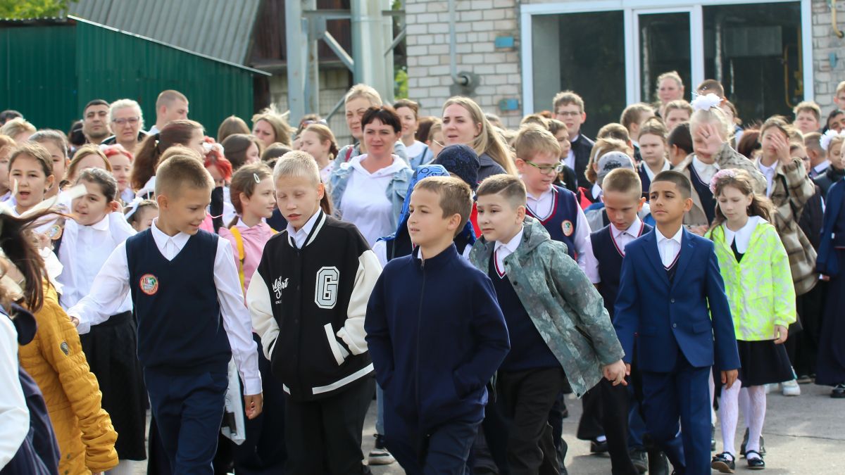 День Знаний в барнаульской школе №13