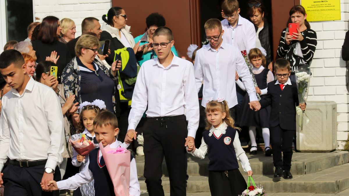 День Знаний в барнаульской школе №13