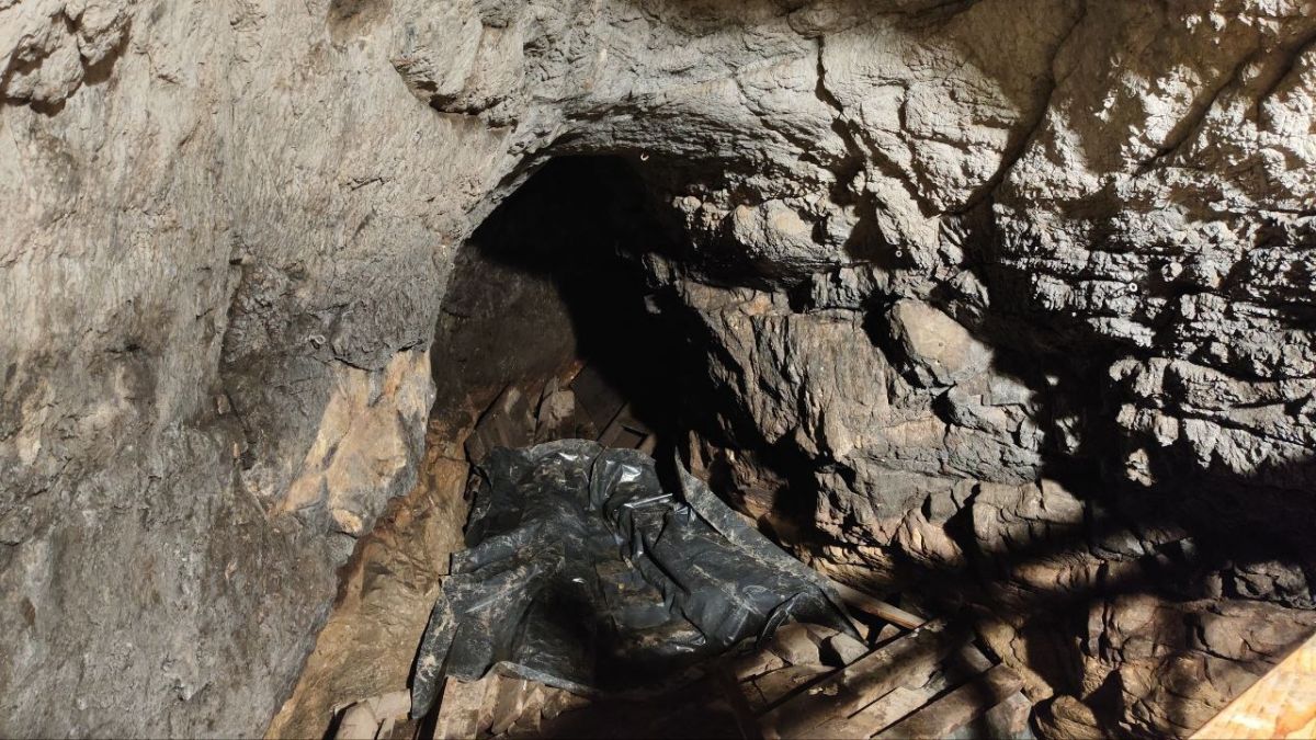 Денисова пещера