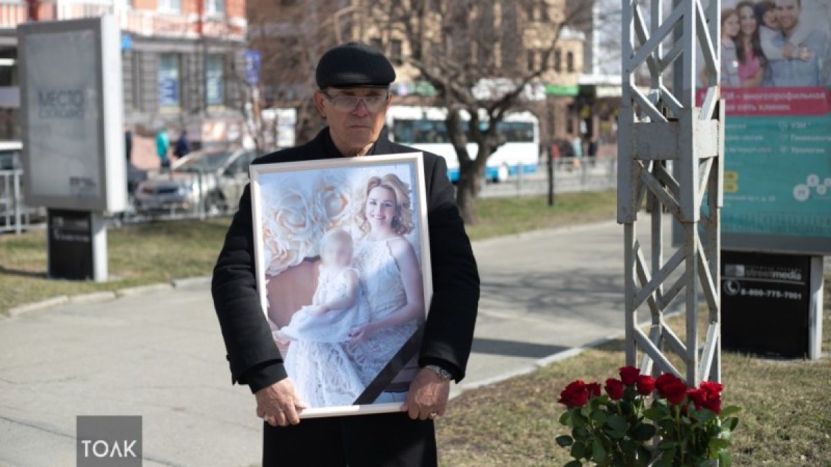 "Приговор нас убил": Виктор Нагорнев пришел на место ДТП с портретом погибших
