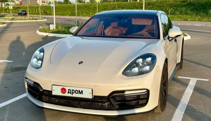 Мощный Porsche Panamera с коричневым салоном продают за 10,5 млн рублей в Барнауле