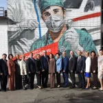 Мурал в честь врачей разных эпох открыли в Барнауле