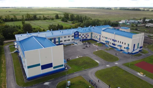 В алтайском селе Орлово ученики пошли в долгожданную новую школу