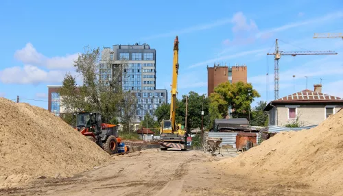 Монументальность и двор с мостами: в Барнауле продолжается застройка ветхого центра
