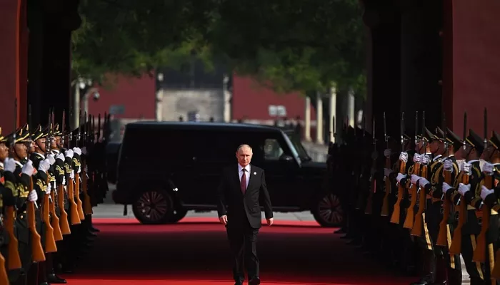 Владимир Путин посетил военный парад в Пекине. Фото и видео