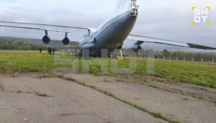 В красноярском аэропорту совершил аварийную посадку военный Ил-76