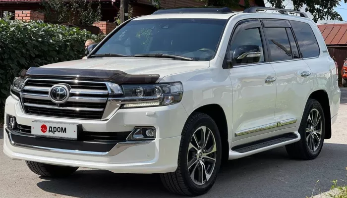 Рестайлинговый Land Cruiser с шумоизоляцией продают за 10 млн рублей в Барнауле. Фото
