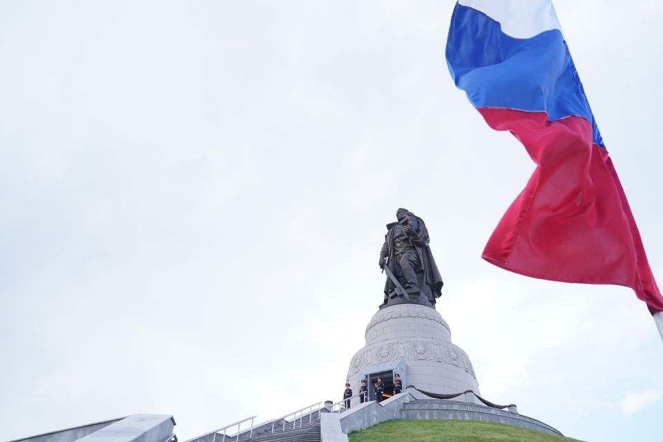 Мемориал Воину-Освободителю в Кемерово Мемориал Воину-Освободителю в Кемерово