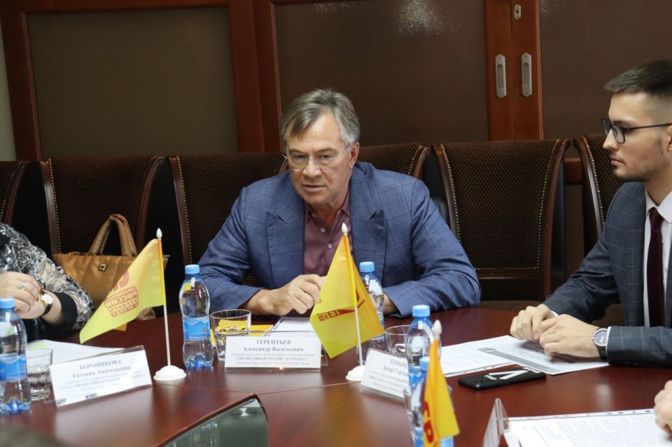 Пресс-конференция регионального отделения партии "Справедливая Россия — За правду" Пресс-конференция регионального отделения партии "Справедливая Россия — За правду"