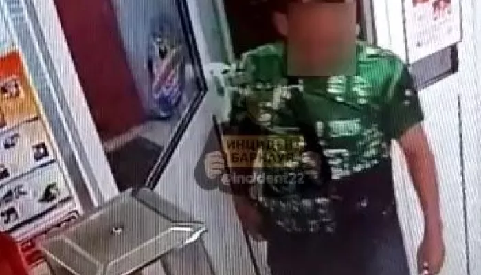 В Барнауле женщина рассказала, как неизвестный мужчина пытался увести ее сына