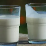 В молочной продукции алтайского производителя обнаружили мясной клей