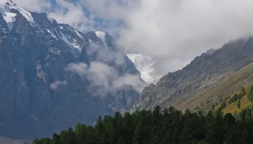 Туристку из Барнаула вертолетом эвакуировали из долины Актру