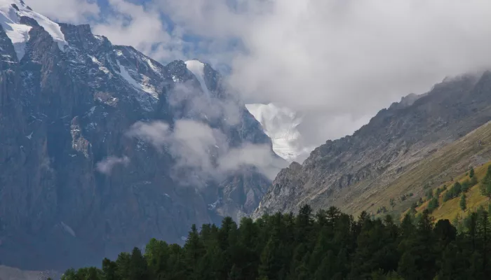 Туристку из Барнаула вертолетом эвакуировали из долины Актру