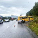 Школьный автобус и ВАЗ столкнулись в Республике Алтай