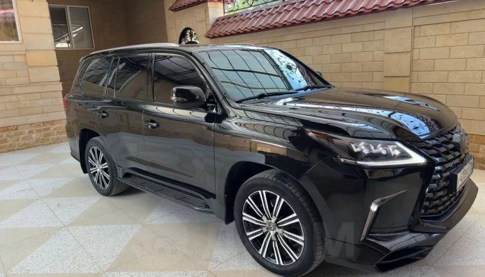 Черный Lexus в бронепленке и макси-комплектации продают за 8 млн рублей в Барнауле