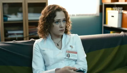 Бурные романы и наркоскандал: кто такая Аглая Тарасова и что о ней известно
