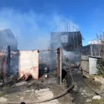 При крупном пожаре в барнаульском Авиаторе пострадал мужчина