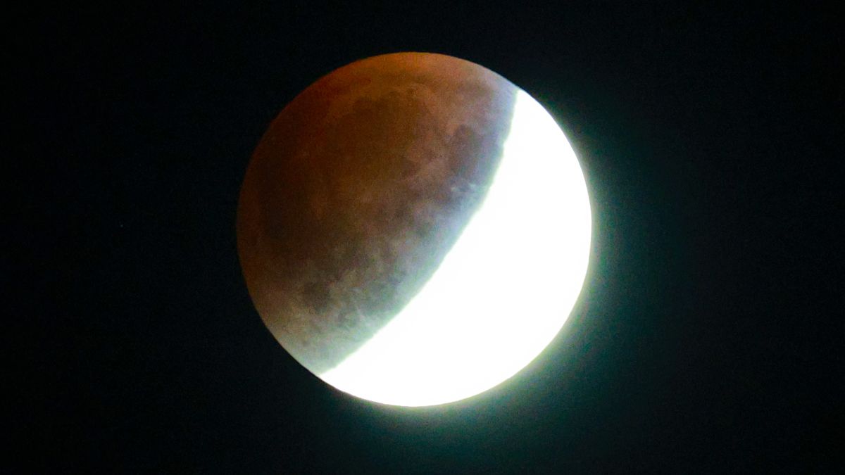 Кровавое лунное затмение над Барнаулом