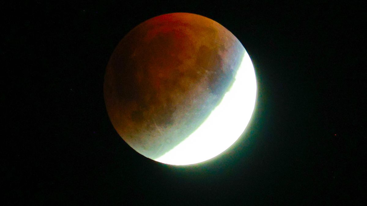 Кровавое лунное затмение над Барнаулом