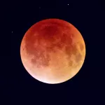 Астрологи назвали четыре знака зодиака, чью жизнь перевернет лунное затмение