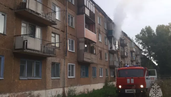 Ребенок и женщина пострадали при пожаре из-за сигареты в Алейске