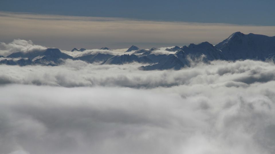 Горный Алтай из иллюминатора вертолета