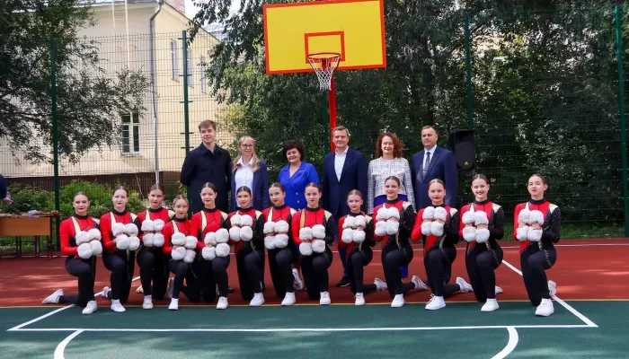 Инициатива объединяет. В Барнауле открыли универсальную спортплощадку для школы
