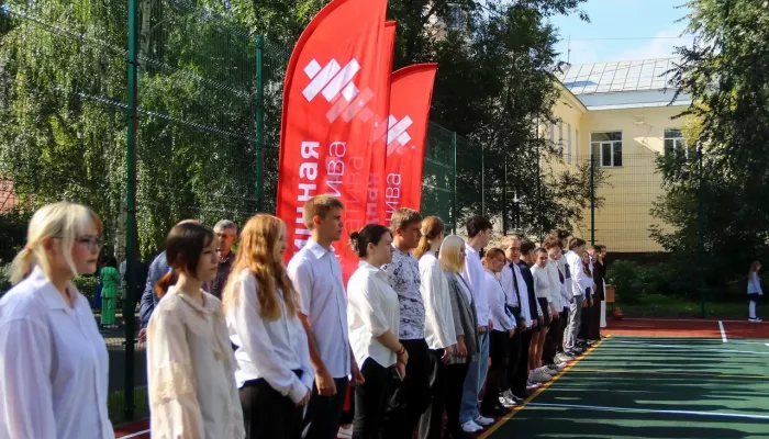 Инициатива объединяет. В Барнауле открыли универсальную спортплощадку для школы