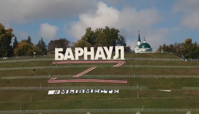 Очарование осени в обском фокусе: как выглядит центр Барнаула с палубы теплохода. Фото