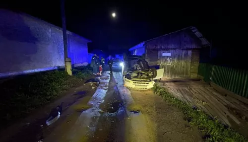 В Горно-Алтайске женщина с ребенком в машине убегала от ДПС и перевернула авто