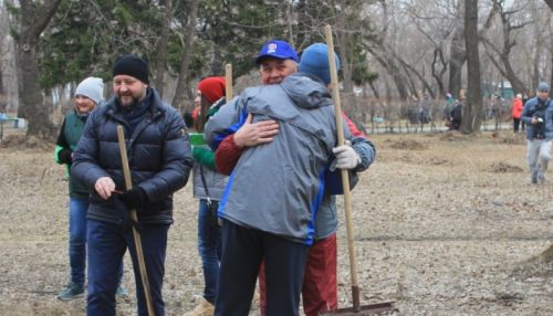 Как это было: Фоторепортаж с субботника в парке Изумрудный