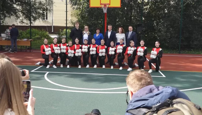 В барнаульской школе в самом центре города появилась спортивная площадка