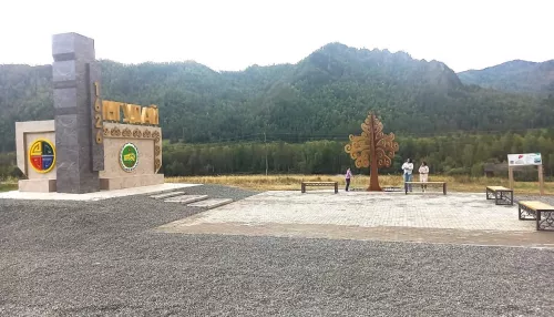 Новую стелу установили на въезде в алтайское село Онгудай