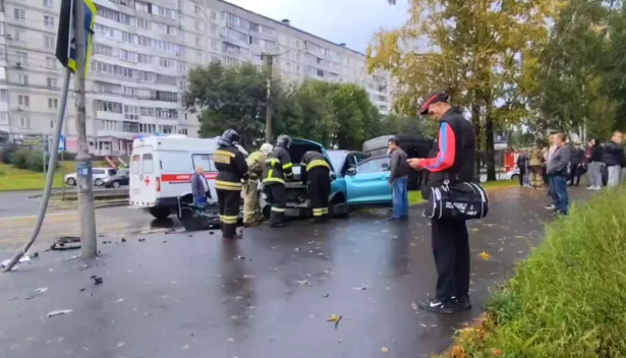 Четыре человека пострадали в ДТП с пассажирской Газелью в Бийске