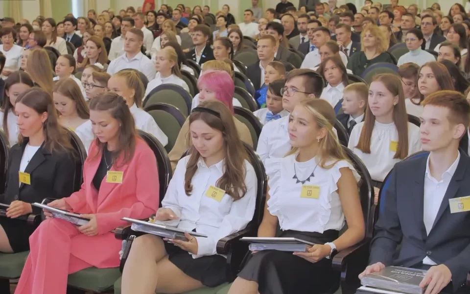 180 талантливых молодых жителей Барнаула получили именные выплаты главы города