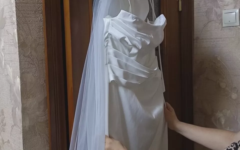 Жительница Барнаула хотела продать свадебное платье, но лишилась денег