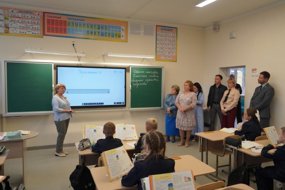 Комиссия в новом корпусе лицея №52 в Барнауле