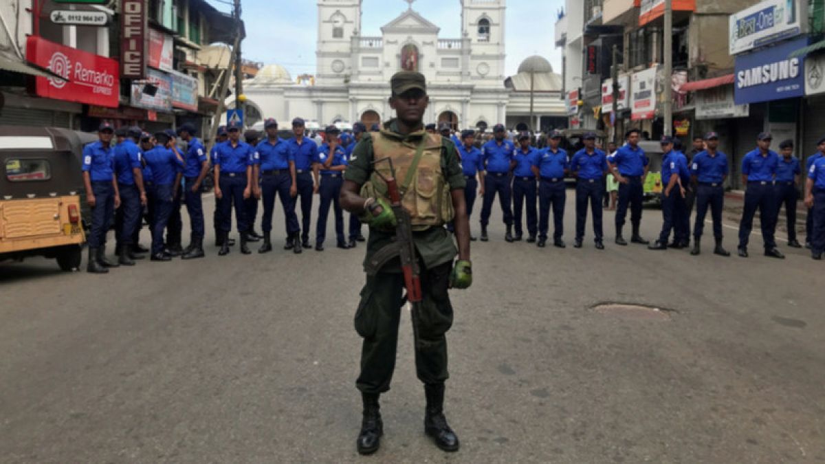 Шесть взрывов произошло в церквях и гостиницах на Шри-Ланке