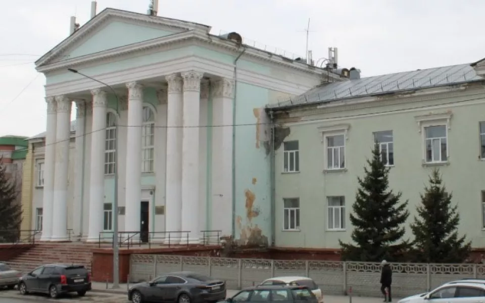 Стало известно, кто займется ремонтом бывшего Дома пионеров в Барнауле