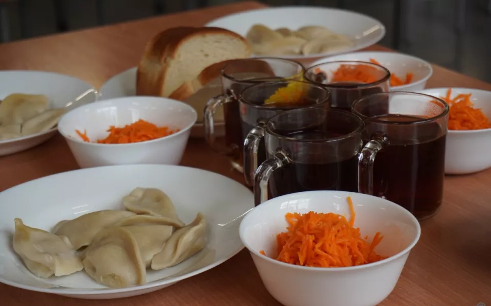 Общественники, депутаты и родители проверили школьное питание в Барнауле