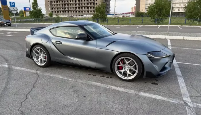Спортивную Toyota Supra в матовом полиуретане продают за 49 млн руб. в Барнауле. Фото