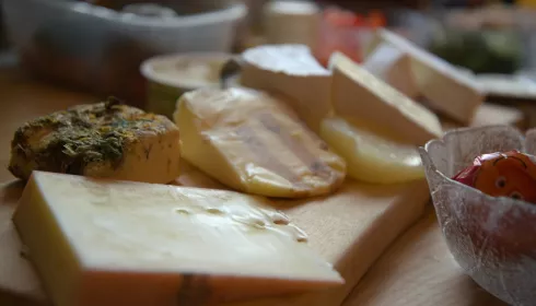 В российских магазинах выявили рекордные объемы фальсификата молока, сыра, масла