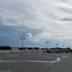 Арт-объект в виде русла Оби начали монтировать на набережной Барнаула. Фото