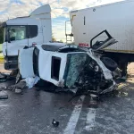 В жуткой аварии с фурой в Барнауле погибла 25-летняя девушка. Подробности
