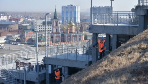 Лестницу в Нагорном парке Барнаула закрыли на уборку