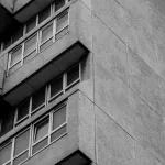СМИ: в Мурино тело наблюдавшейся у психиатра школьницы нашли под окнами многоэтажки