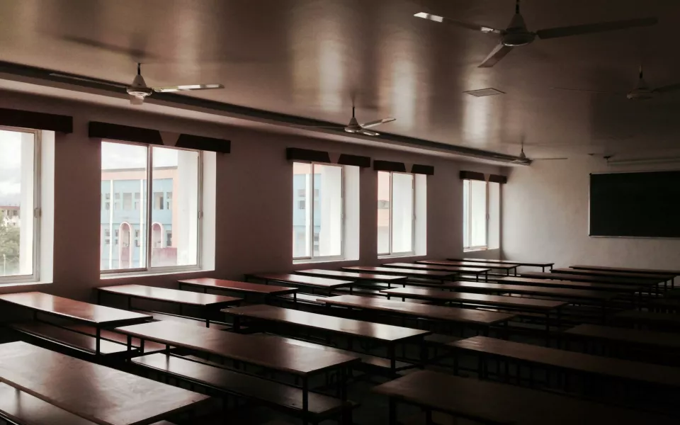 Российский учитель развенчал миф о школьных зарплатах в 90 тысяч рублей