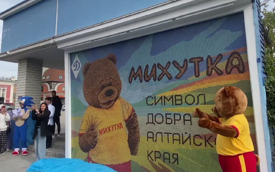 Посвященное благотворительному проекту Михутка панно появилось в Барнауле