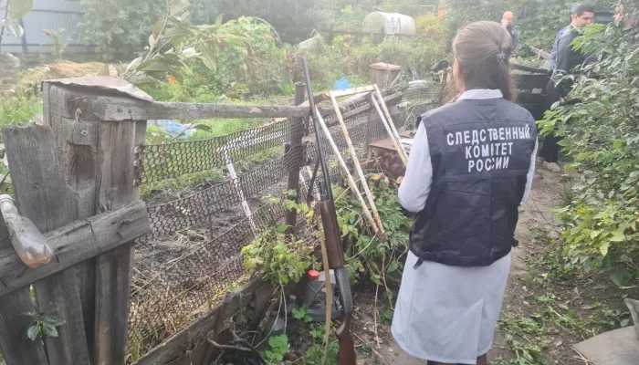 В Барнауле на участке частного дома застрелили двух супругов-пенсионеров